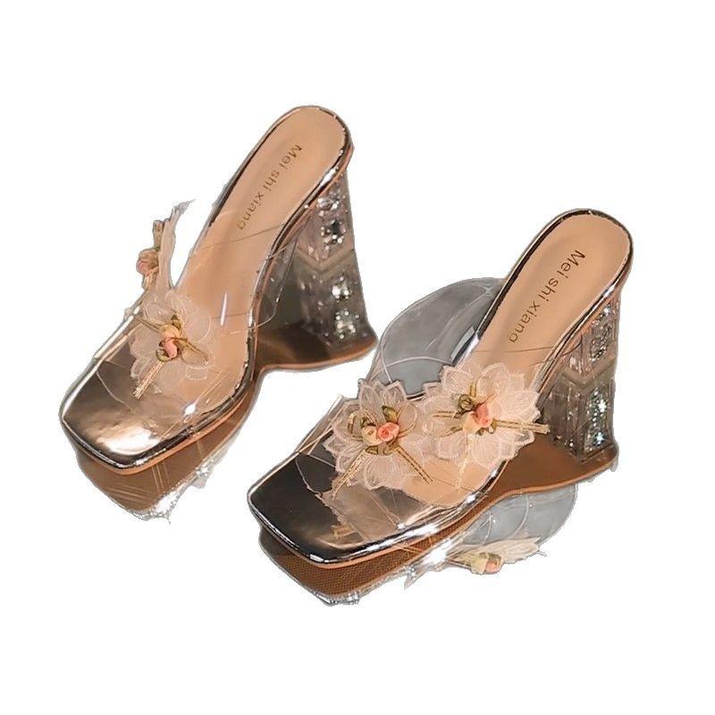 Шлепанцы на высоком каблуке для женской летней уличной носки, новые прозрачные сандалии с цветком, сандалии на толстом каблуке, хрустальные сандалии