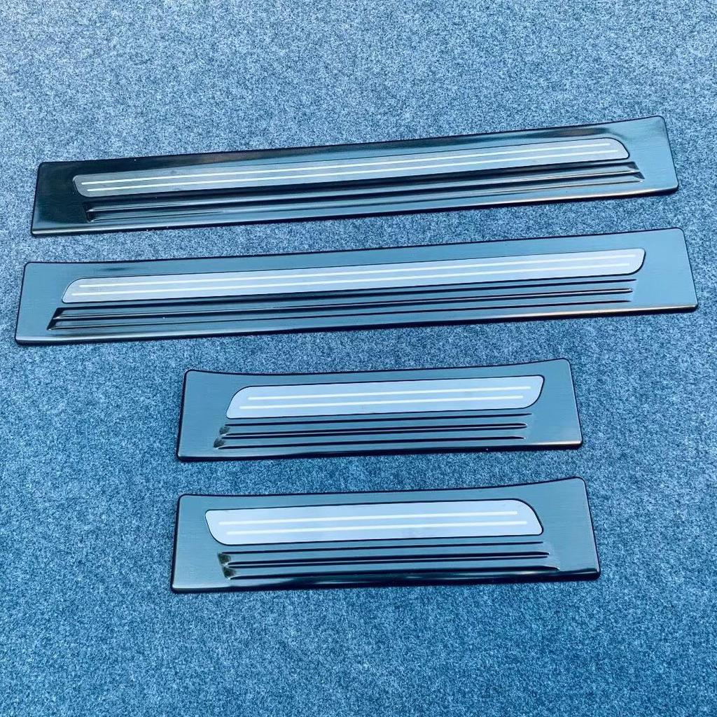 Декоративные накладки на пороги Mitsubishi Outlander 23-24