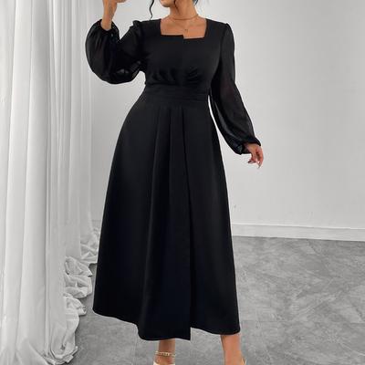 Это элегантное длинное платье имеет плиссированный дизайн с завышенной талией, платье большого размера с квадратным вырезом и длинными рукавами.