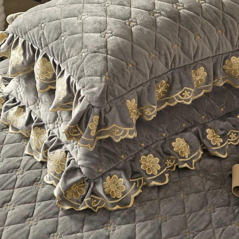 Стеганое покрывало с цветочной вышивкой, плотная бархатная юбка-кровать, роскошная мягкая юбка с 2 подушками, дропшиппинг Queen King