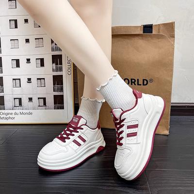 Маленькие белые туфли женские на толстой подошве универсальные спортивные и повседневные кеды увеличивают высоту мягкой подошвы