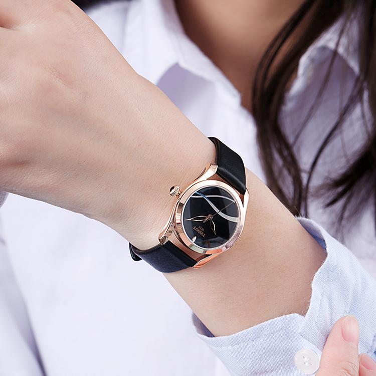 Tissot Коллекция Wave Коллекция Wave Кварцевый механизм Водонепроницаемость 30 м Женские часы 30 мм Черный циферблат T112.210.36.051.00