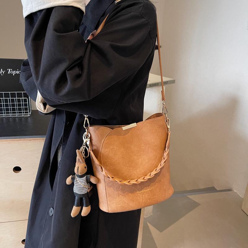 2024 Retro Women's Crossbody Bucket Bag: Early Autumn Versatile Fashion with New Texture