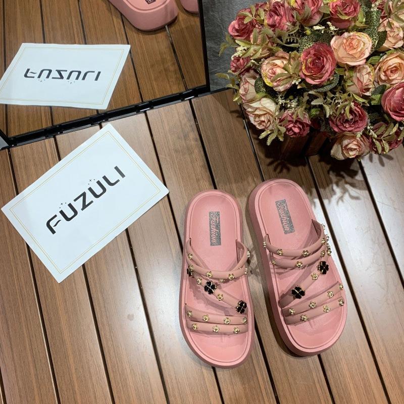 Summer Slippers Women's New Fashion Internet Celebrity Outer Wear One Word with Flat Bottom Cool Slippers Seaside Casual Thick-soled Beach Shoes