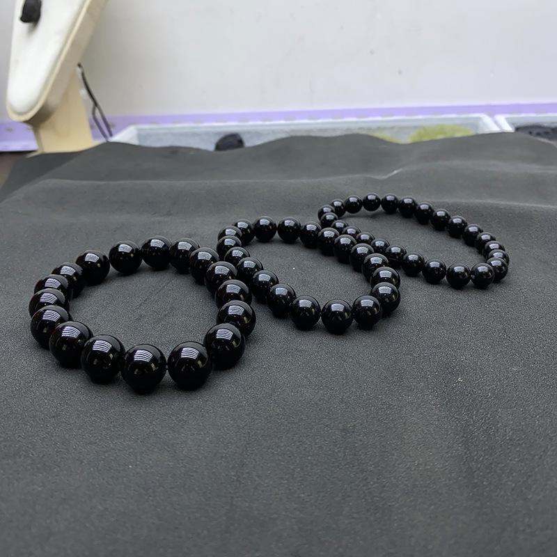 Браслет из натурального тектитового стекла-метеорита с круглыми черными бусинами