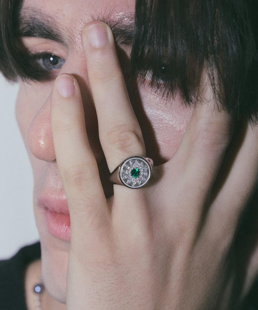 Ag47 B.W.P-Ring-18 Green Daisy Cubic Silver