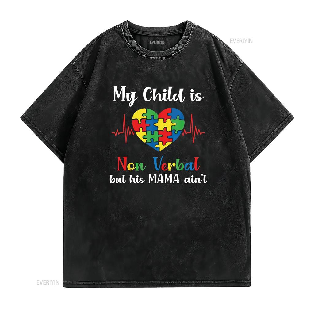 Женская футболка My Child Non Verbal But HIs Mama Ain t Autism Awareness Mom Shirt Черная винтажная стираная топ для повседневной носки Немного