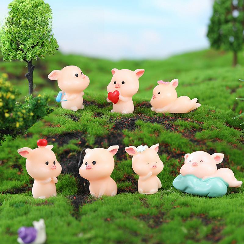 Adorable Resin Pig Figurine For Car Decor And Desktop Ornaments Creative Cartoon