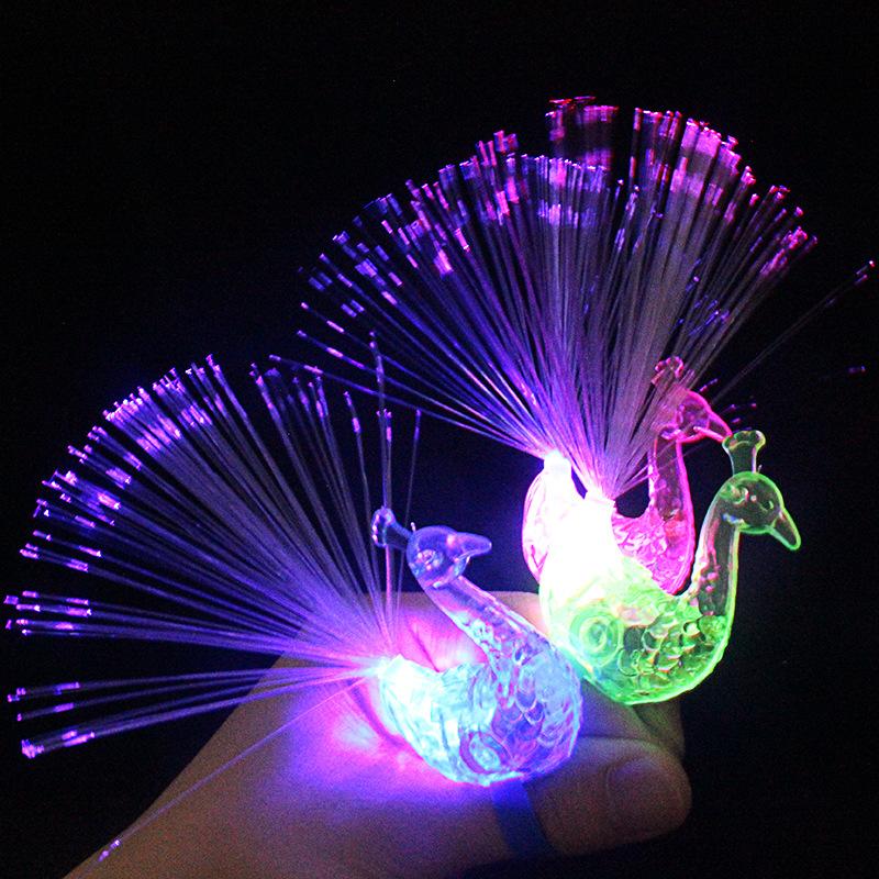 Хорошая светящаяся лампа на палец павлина, светящиеся светодиодные фонари, детские игрушки, украшения, звезды-павлины, светящиеся в темноте, детские светящиеся игрушки