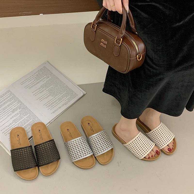 Outside wear fashion ins trend season cool slippers women's summer word new comfortable indoor slippers non-slip thick bottom home