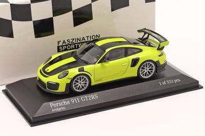 Масштабная модель Minichamps Porsche 911 GT2 RS Weissach Package 2018 Светлая Ограниченная серия 333 шт. 1/43 Зеленый/Черный