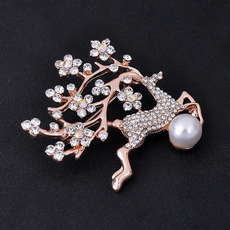 The Elk Brooch Exudes An Elegant and High-end Feminine Charm, While The Pearl Animal Corsages Feature A Niche Design