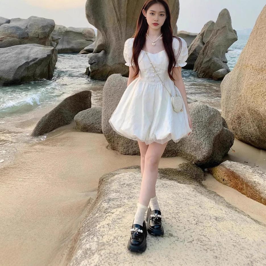 Элегантное платье с рукавами-фонариками в стиле французского лоскутного шитья: Юбка с цветочным принтом для милого и пикантного образа принцессы