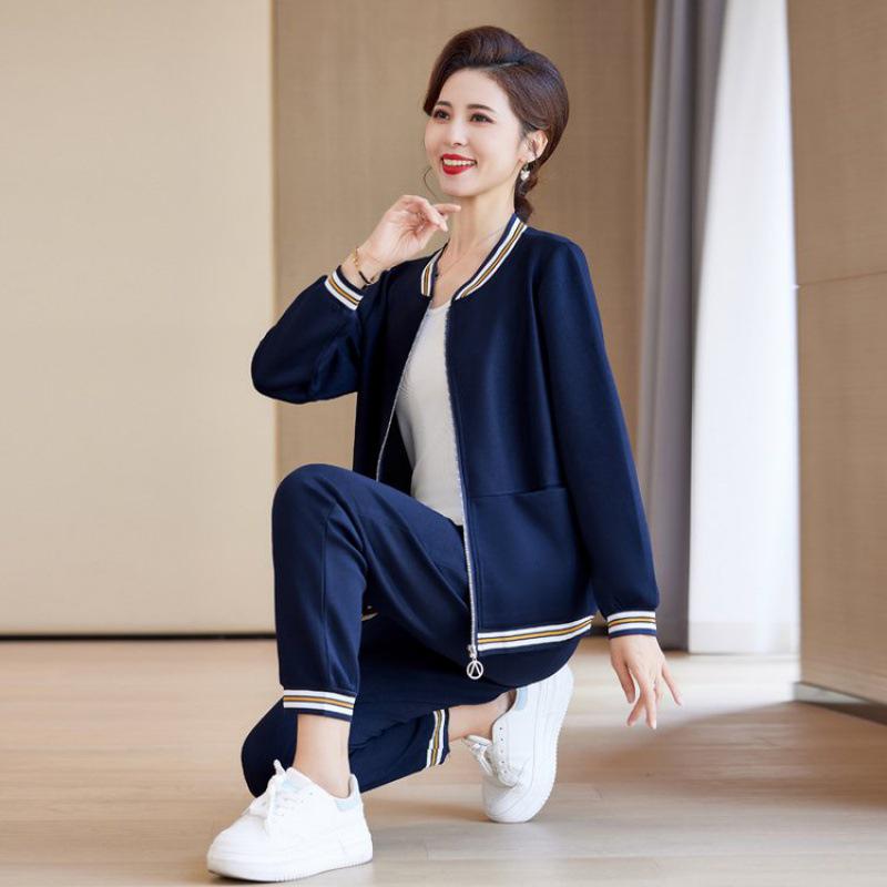 Весенние спортивные костюмы 2024: Модные куртки и костюмы-двойки для женщин среднего возраста
