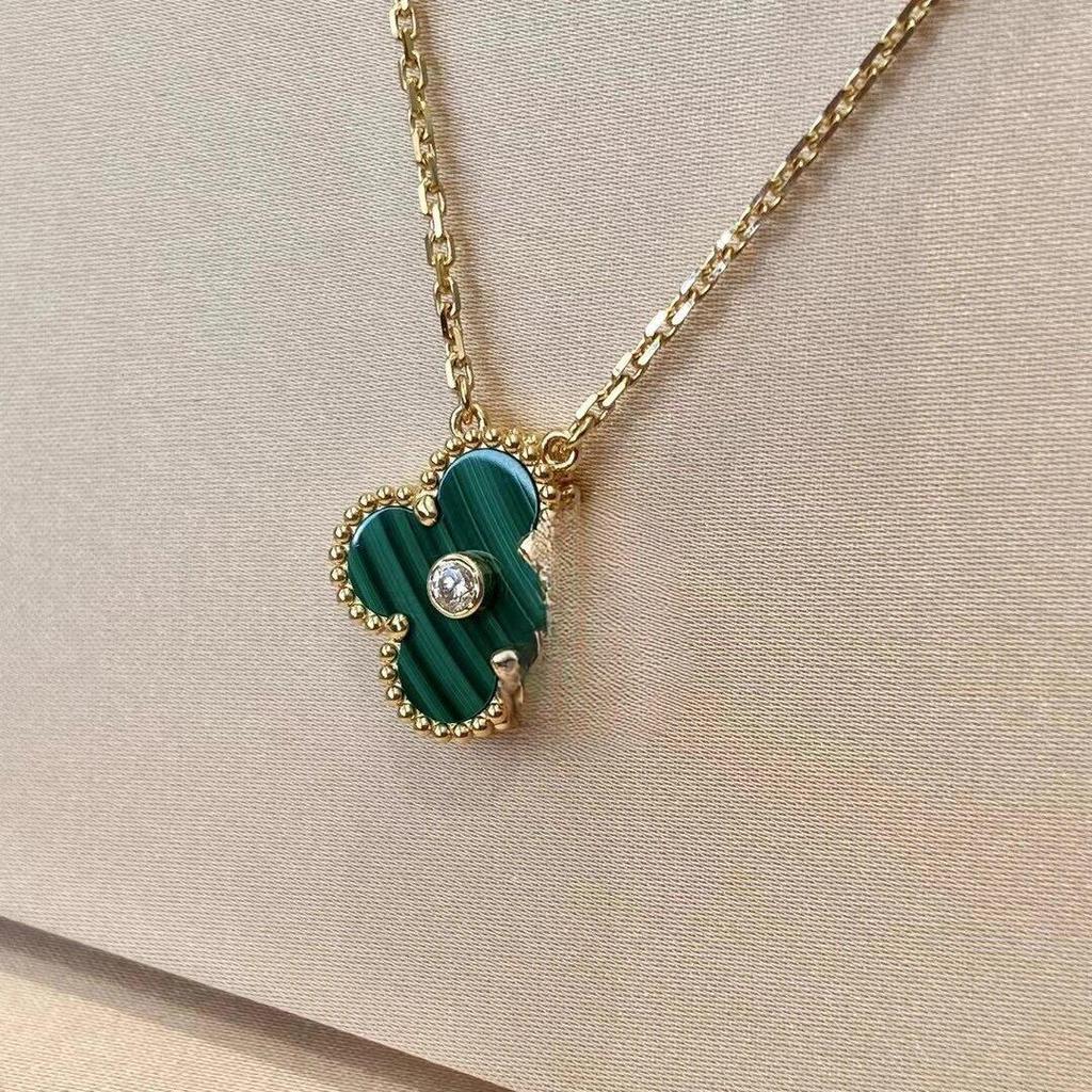 V Gold Four-Leaf Clover Necklace: 18K Gold-Plated, White Mother-of-Pearl & Rose Gold Pendant, Elegant Women's Accessory.