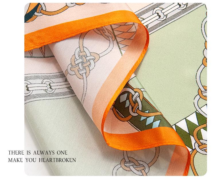 Изумрудно-зеленый шарф из тутового шелка: Универсальный солнцезащитный крем и солнцезащитный козырек с узором из значков