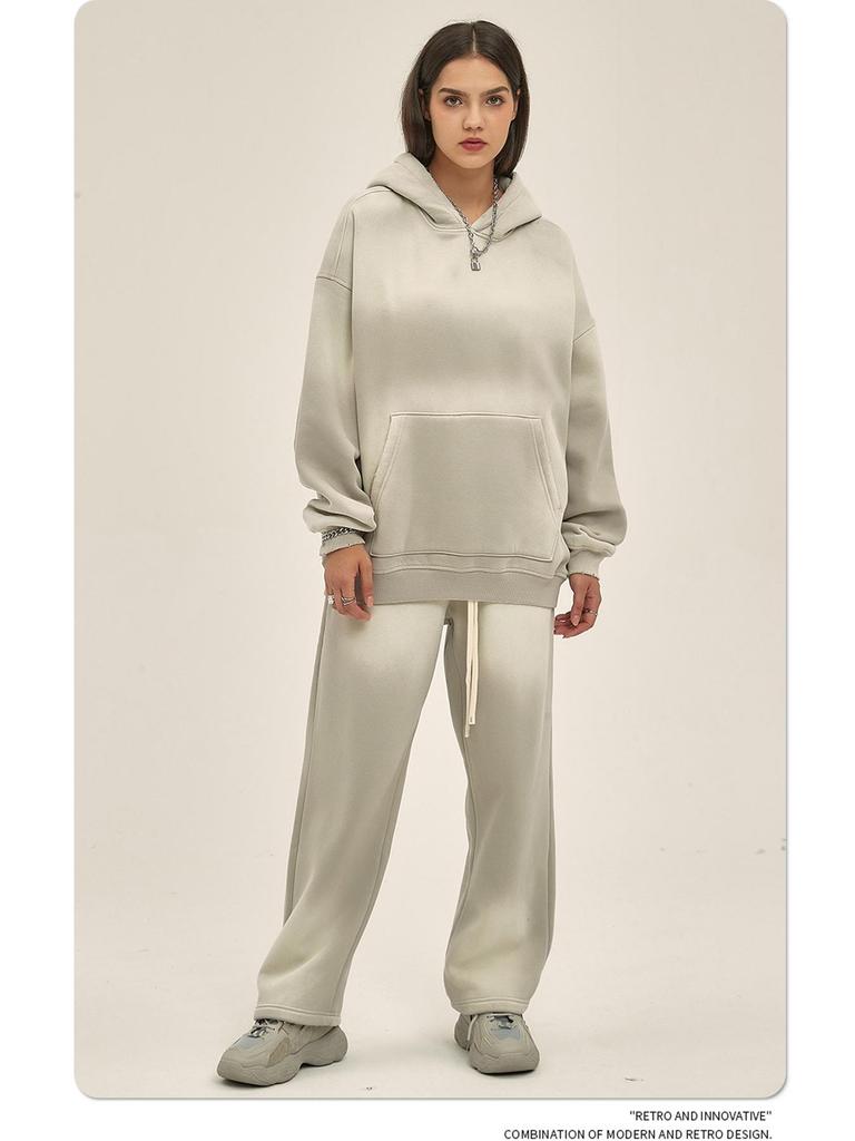 Комплект худи и спортивных штанов с эффектом потертости и градиентной окраской - Ретро уличный тренд для пар
