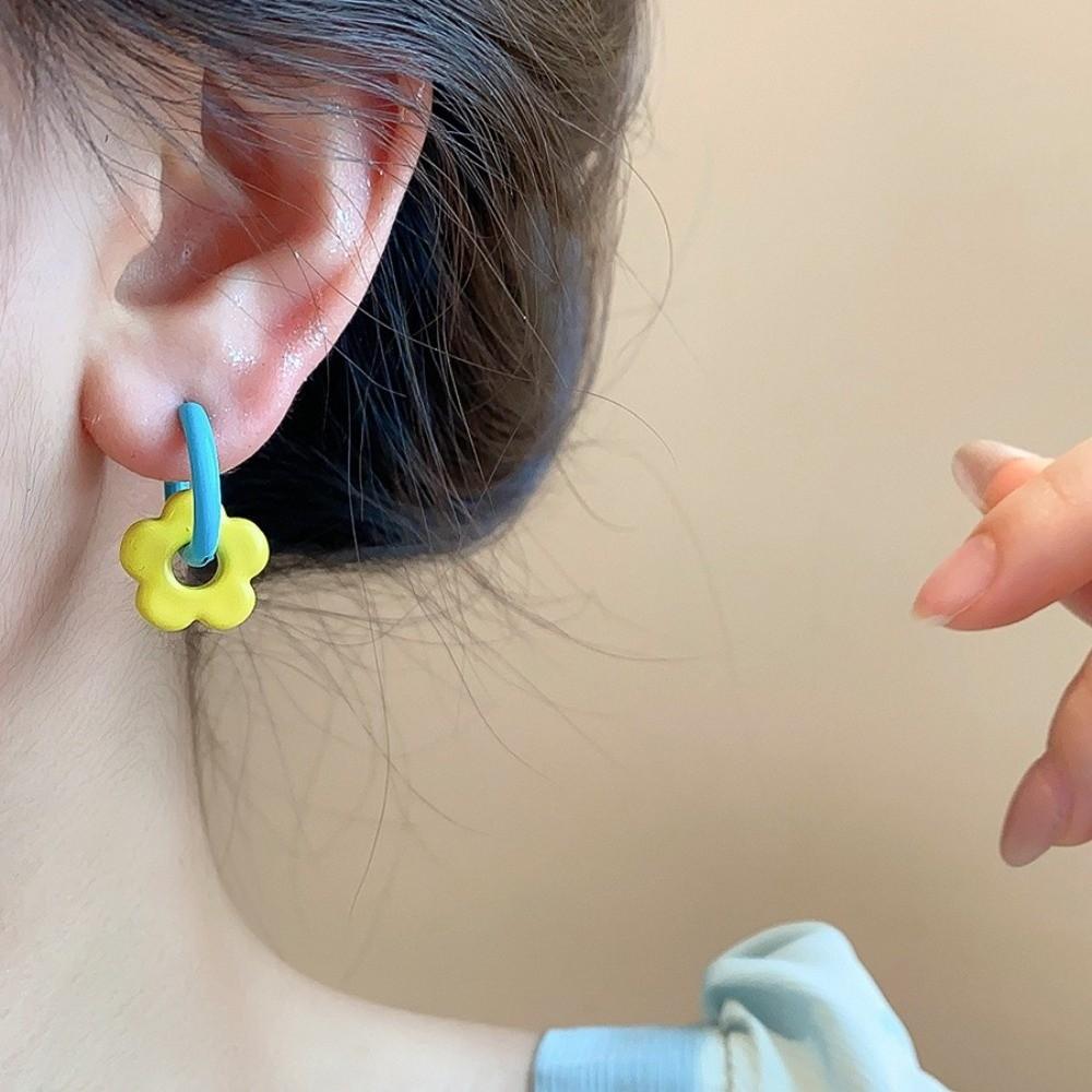 1pair Dopamine Flower Earrings Gold Color Circle Hoop Earrings Sweet Fashion Jewelry Gift