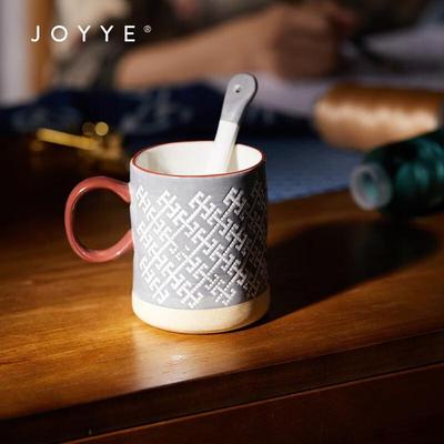 Керамическая кружка JOYYE с вышивкой и ложкой