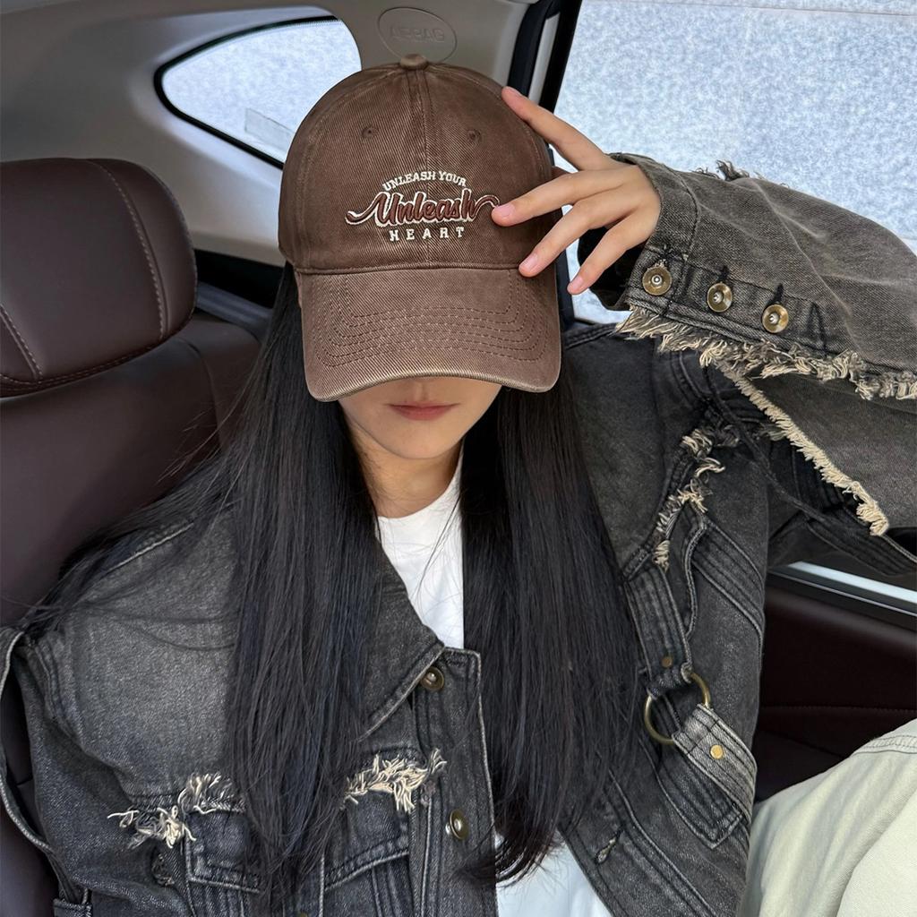 Retro Three-Dimensional Letter Embroidered Baseball Cap For Men And Women, Sunshade, Wide Brim, Small Casual And Versatile Peaked Cap.