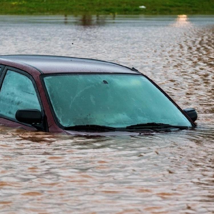 Car Emergency Hammer Window Breaker with Belt Cutter Rescuing Hammer Safety Hammer for Car Bus Glass Breaker Portable