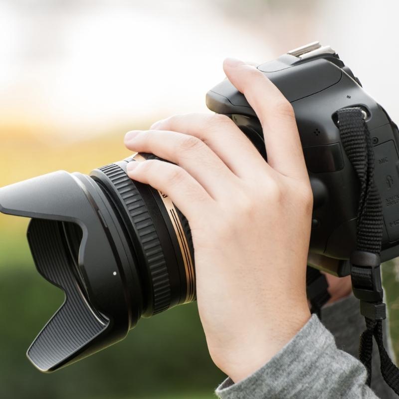 67mm Reversible Lens Hood for RF 85mm F2 Macro IS Lens Protects Against Unwanted Light ET77