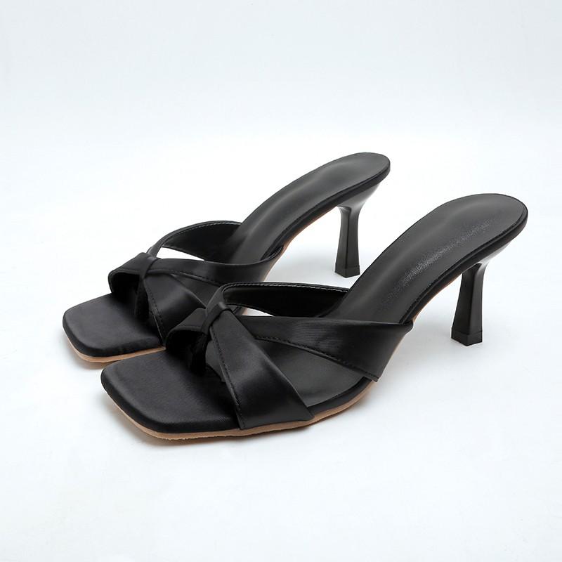 Мода 2024 года, женские новые тапочки, сексуальные кожаные туфли с красным бантом на римском каблуке-шпильке, элегантные атласные туфли с квадратным носком, женские туфли Zapatillas