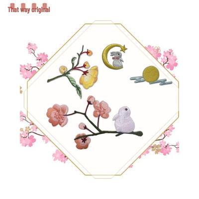 Вышитая нашивка «Кролик на середине осени» с древним цветочным дизайном для сумок или аксессуаров для одежды