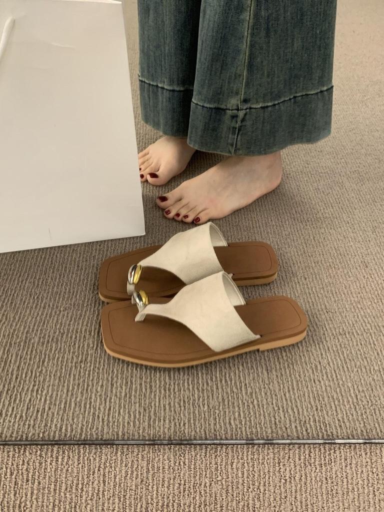 Fashion casual cover toe flat slippers women's summer wear 2025 new seaside vacation beach shoes cool slippers