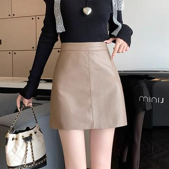 Women's Black High-Waisted PU Leather A-Line Mini Skirt - Slimming and Anti-Exposure, Perfect for Spring and Autumn.