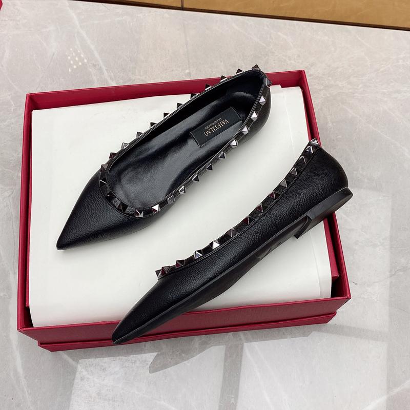 Trendy Fashion Rivets Shallow Black Patent Leather Single Shoes For Women French Style Pointed Flat Bottomed Women's Shoes