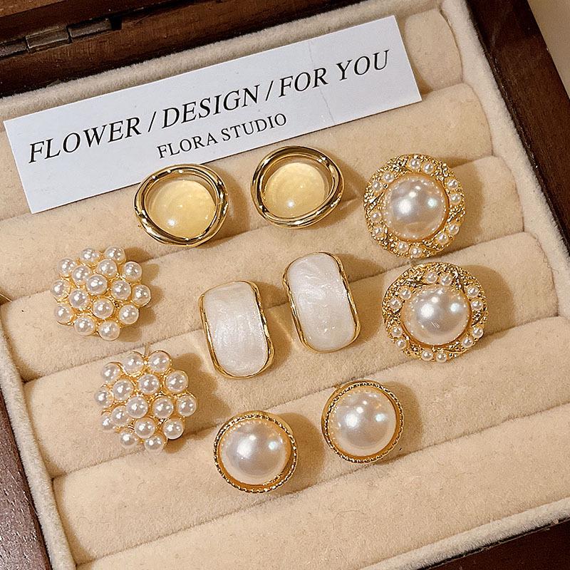 2025 Retro-Inspired Imitation Pearl Earrings: Niche Light Luxury Ear Studs & Pendants