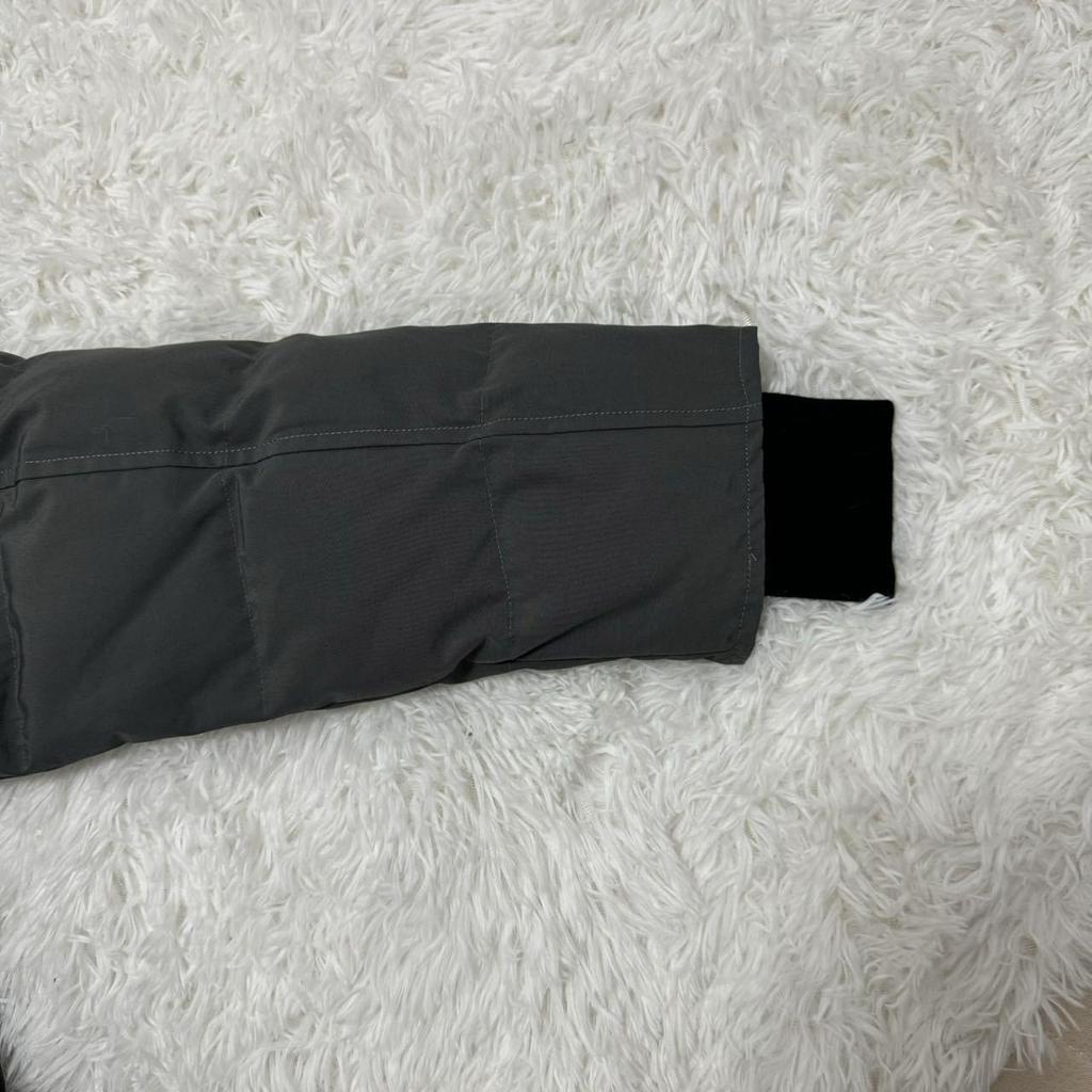 Парка Wyndham с мехом и значком