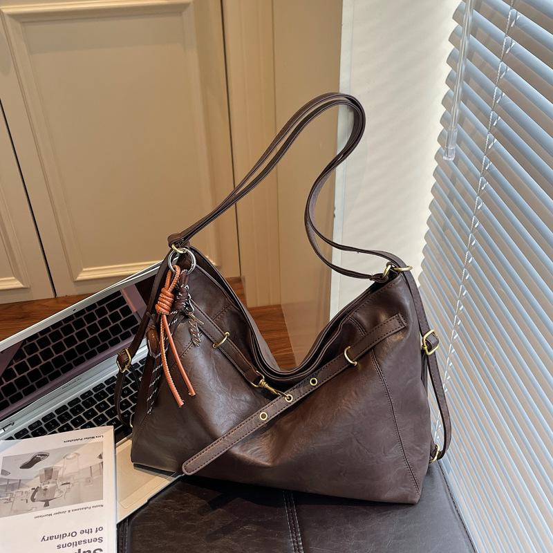 Женская сумка-тоут большой вместимости 2025 новая осенне-зимняя ретро повседневная на плечо сумка для поездок многофункциональный рюкзак