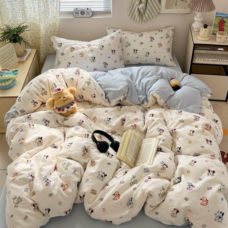Grade A Cartoon Skin Friendly Breathable Bedding Set With Duvet Cover Sheet And Pillowcases
