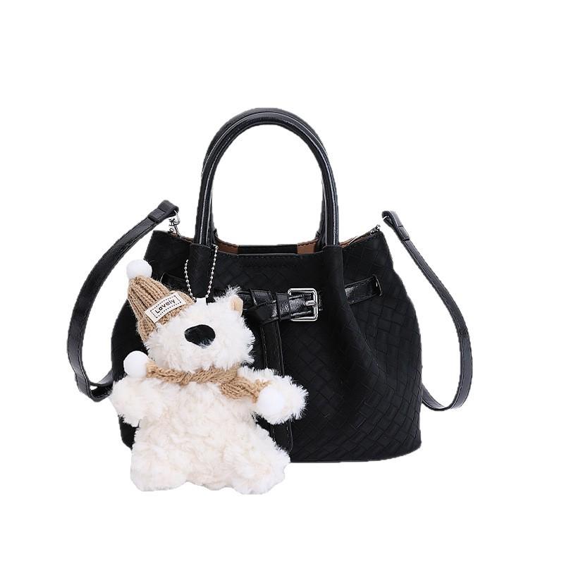 Fashion portable bucket bag women's 2026 spring new niche commuter texture shoulder messenger bag