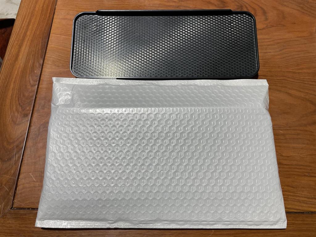 Пластиковая стойка для хранения без перфорации для экранов телевизоров или компьютеров