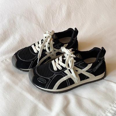 Женская новая модель с красной ретро-расцветкой, сетчатой поверхностью, дышащая, удобная и легкая для занятий спортом и отдыха.