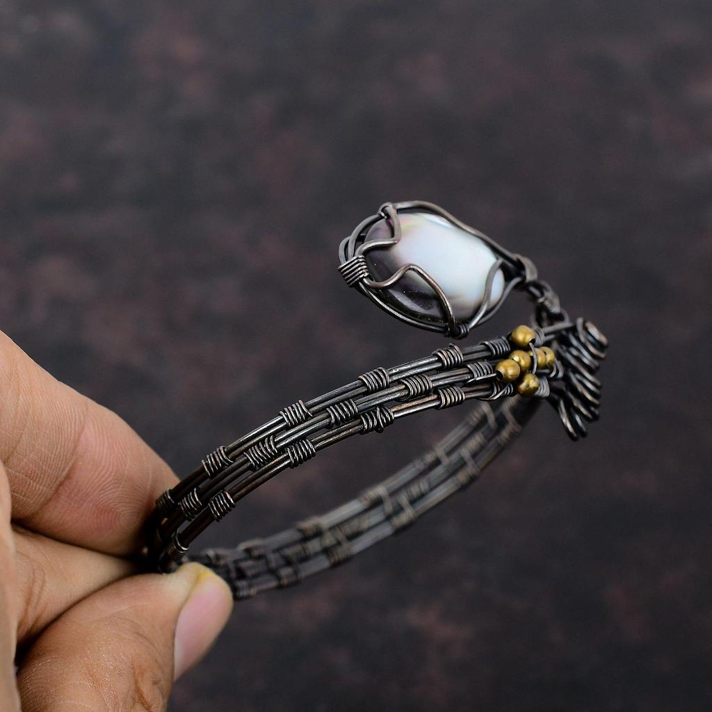 Черный перламутровый браслет, медная проволока, обернутая драгоценным камнем, браслет-манжета, регулируемый браслет ручной работы, медная проволока, обернутая ювелирным изделием, подарок для нее