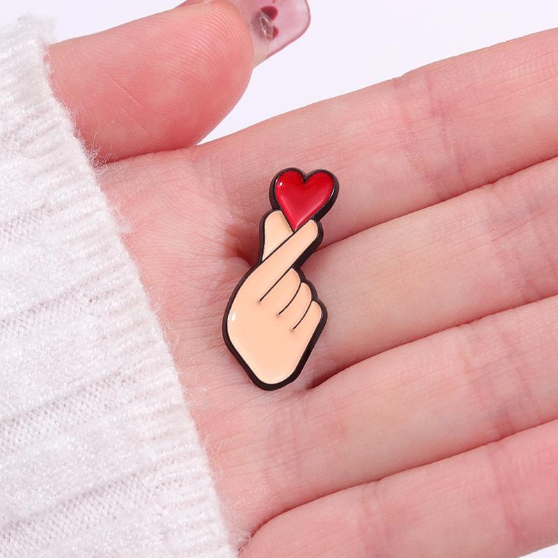 Creative Cute Cartoon Finger Heart Alloy Brooch, Men'S And Women'S Couple Bag Clip Accessories