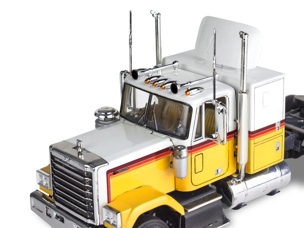Америка Revell 1/32 Chevy Bison Седельный тягач Пластиковая модель 17471