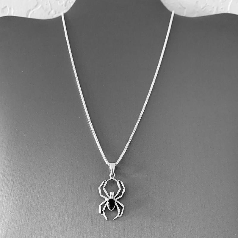 Huitan Spider Pendant Necklace for Women/Men Punk Animal Necklaces Unisex Lover Neck Accessories Creative Gift Hip Hop JewelryGood product