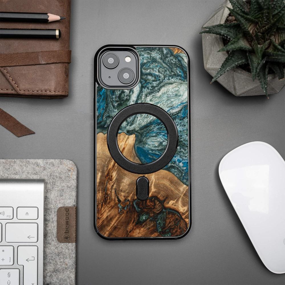 Bewood Unique Case for iPhone 14 Plus - Planets - Earth with MagSafe