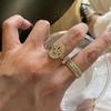 Винтажное кольцо с бриллиантовой ирисой для женщин - Легкая роскошь, Высококлассное, Уникальное штабелируемое кольцо на указательный палец.