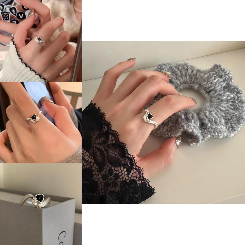 Fashionable Black Heart Surround Ring For Women Unique Design High-end Charm Accessory