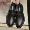Модные мужские однотонные повседневные лоферы для осени и зимы, удобные туфли для бизнеса с мягкой подошвой и металлической пряжкой, обувь для ленивых