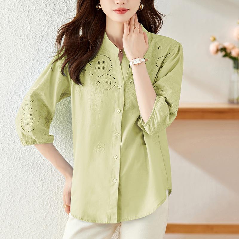 Женская белая рубашка из чистого хлопка с вышивкой, V-образным вырезом и рукавами три четверти - Коллекция Весна/Лето 2025