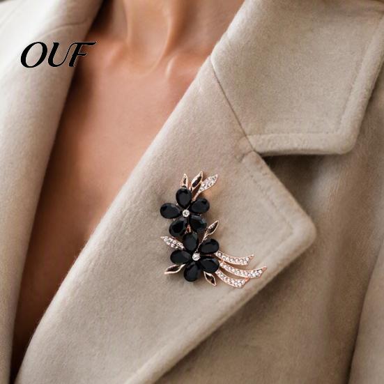Dainty Floral Badge Rhinestone Flower Branch Brooch for Women, Elegant Lapel Pin, Bridal Bouquet Pins Costume Pin Coat Shirt Bag Banquet Wear