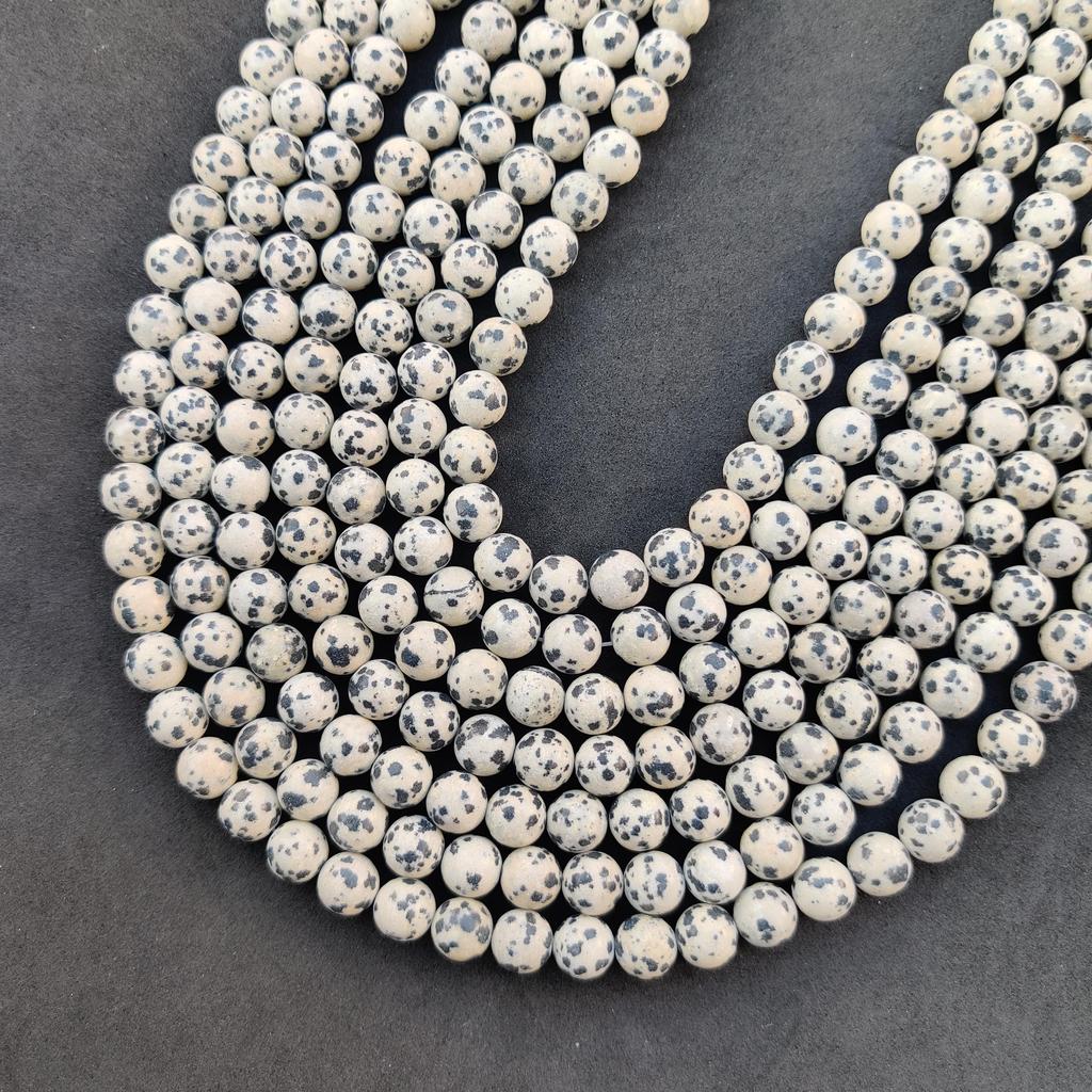 Натуральная матовая далматинская яшма, бусины из гладкого далматинского камня, черные пятнистые точки, бусины для изготовления ювелирных изделий в виде точек, размер 6 мм, 8 мм, 10 мм.