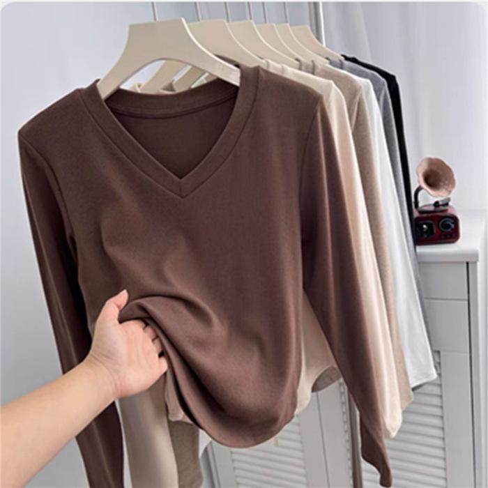 Мягкий и пушистый короткий свитер с осенне-зимним начесом мехом. Простая футболка с V-образным вырезом и длинными рукавами. Женская облегающая и утягивающая рубашка.